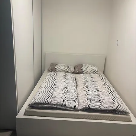 Apartment Apartment *